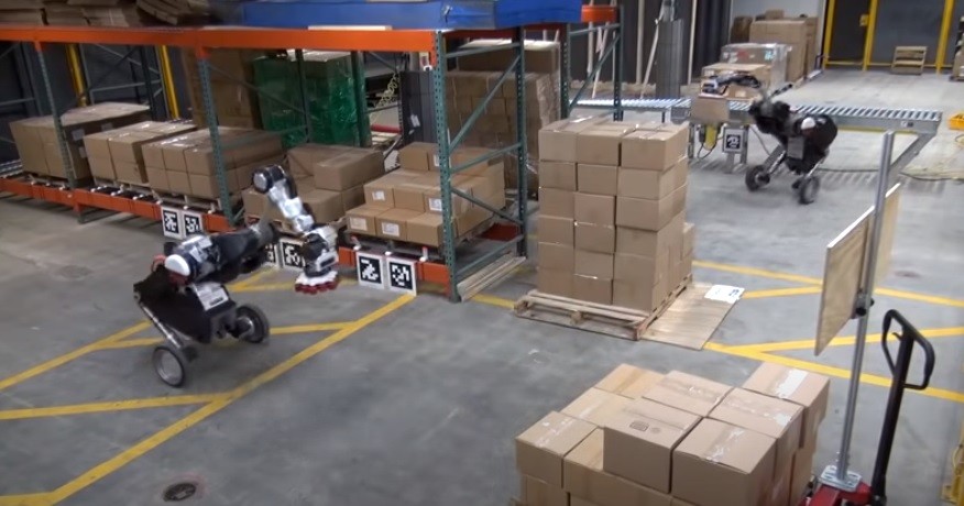 HANDLE - Sets of Handle robot working together in a warehouse