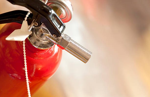 HOW TO USE A FIRE EXTINGUISHER