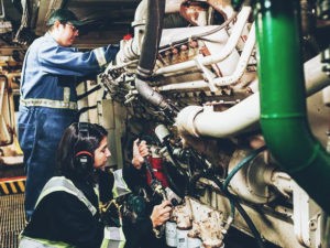 HOW MARINE ENGINEERS MAINTAIN SHIP AT SEA.