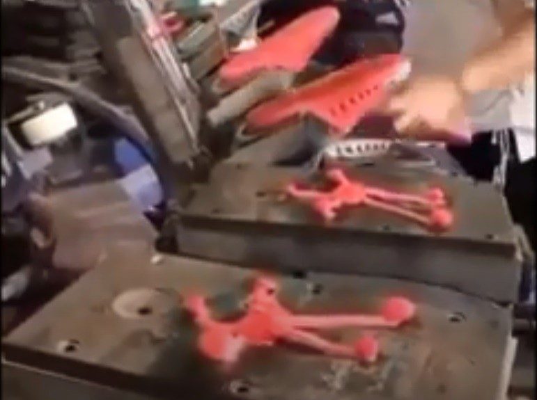 How rubber sandals were made