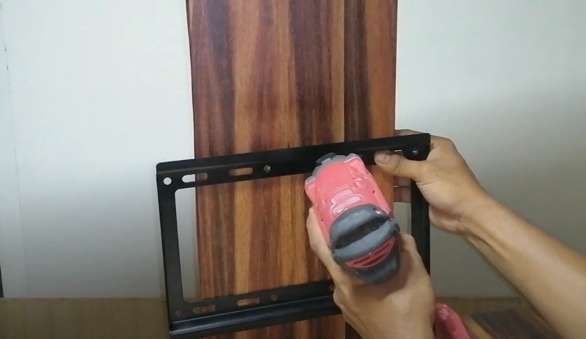 How To Fix Plasma Televisions On The Wall