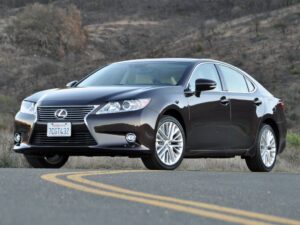 Toyota Avalon 2015 vs. Lexus ES 350: Which One Is Better?
