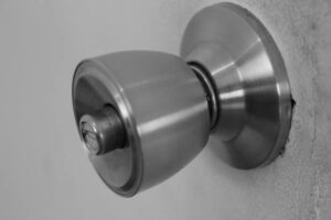 How to Easily Fix a Loose Door Knob: A Step-by-Step Guide ...